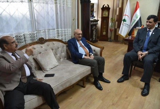 السيد نقيب أطباء العراق الدكتور (جاسم العزاوي) و السيد نقيب المحامين العراقيين (د ضياء السعدي) يزوران دائرة صحة بغداد الكرخ و يلتقيان بالسيد الدكتور (جاسب الحجامي) مدير عام دائرة صحة الكرخ