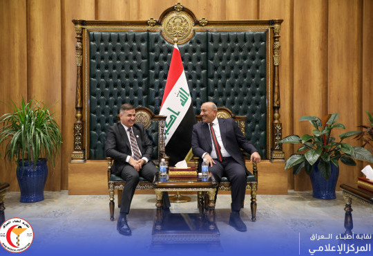 كما أشاد السيد المحافظ بالجهود الكبيرة التي تقدمها شريحة الاطباء